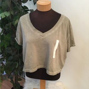 Wild Fable olive short sleeve vneck cropped tee Woman/Junior XXL